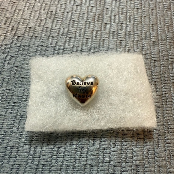 Authentic Pandora Disney Mickey and Minnie Kiss Heart Sterling Silver Charm - Picture 2 of 8